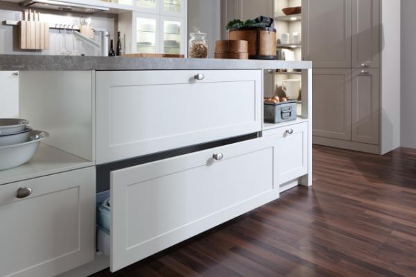 Carre Fs Large Traditional Kitchen, Large Kitchen Cabinet Drawers