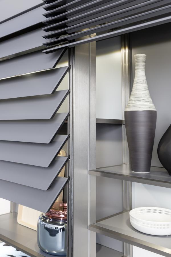 leicht xtend motorized front blinds | kitchen cabinets